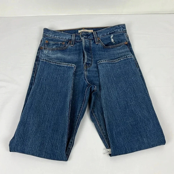 Levi’s Women’s 28 Wedgie Button Fly Distressed Medium Wash Jean - Picture 11 of 14